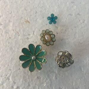 Bundle of 4 vintage flower stud earrings for pierced ears